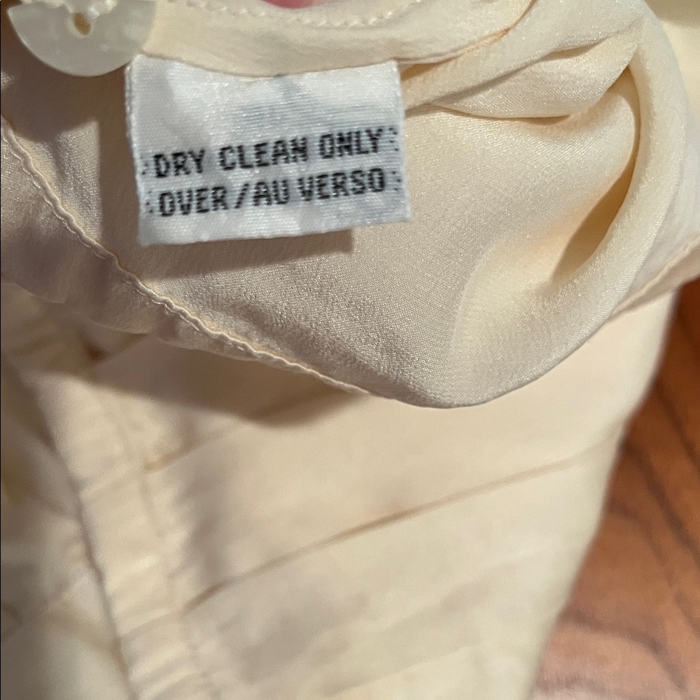 Dana Buchman Vintage 100% Silk Cream Blouse, Size 6 - Picture 5 of 14